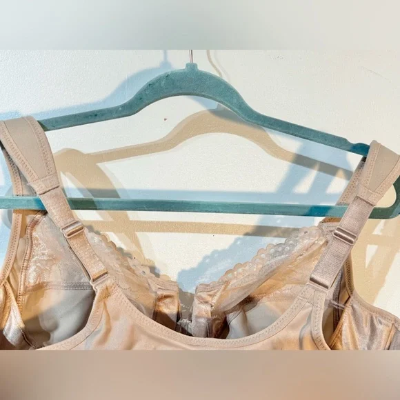 Glamorise Bra front closure underwire thick shoulder straps size 46C - Picture 5 of 6